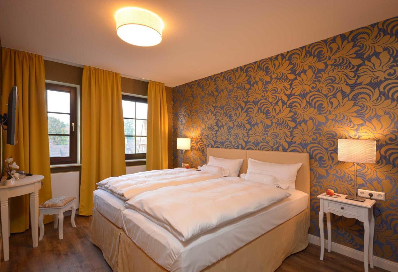 Hotel Am Kirchplatz Sachsenheim Dış mekan fotoğraf